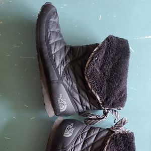 Womens THE NORTH FACE slipper boots